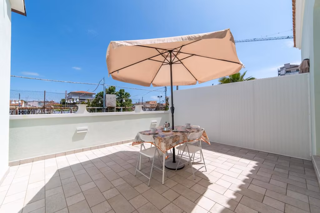 Spazio esterno di un appartamento di Casa Vacanza Villa Gina a Roseto degli Abruzzi